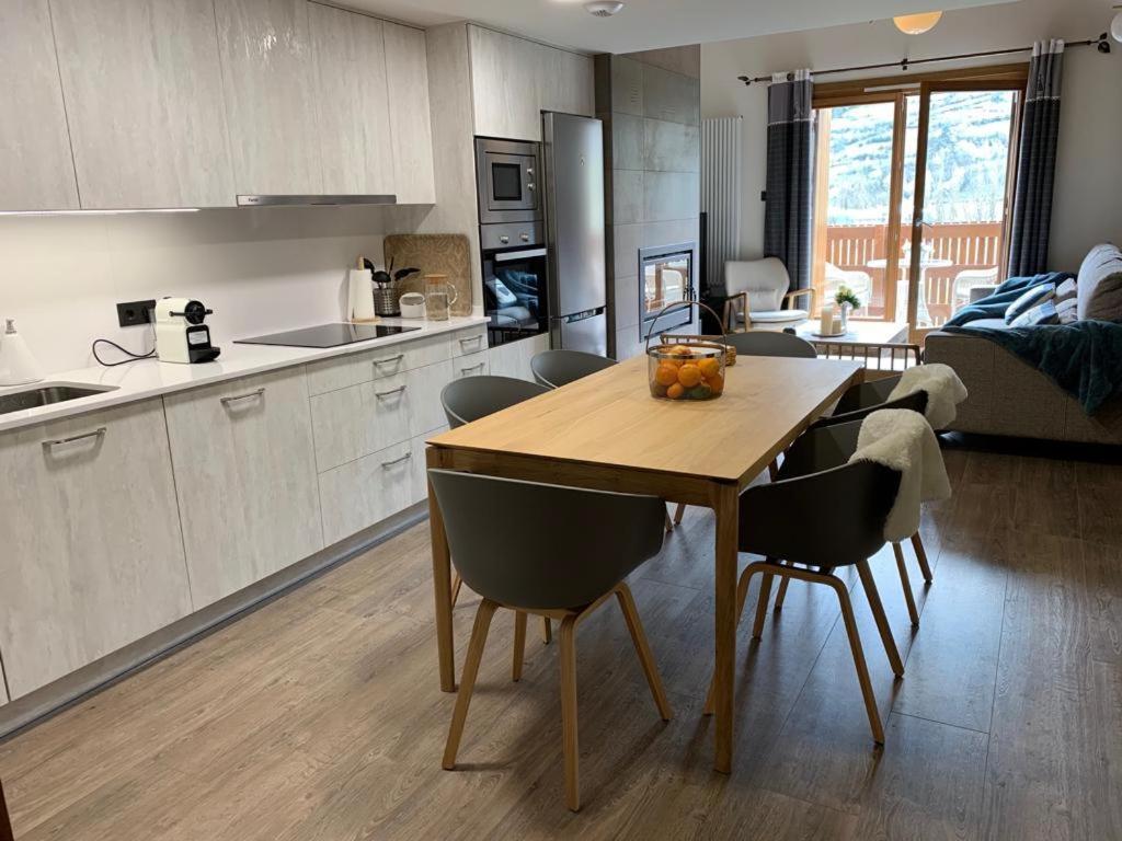 Tuca Del Mont Apartment Benasque Ngoại thất bức ảnh