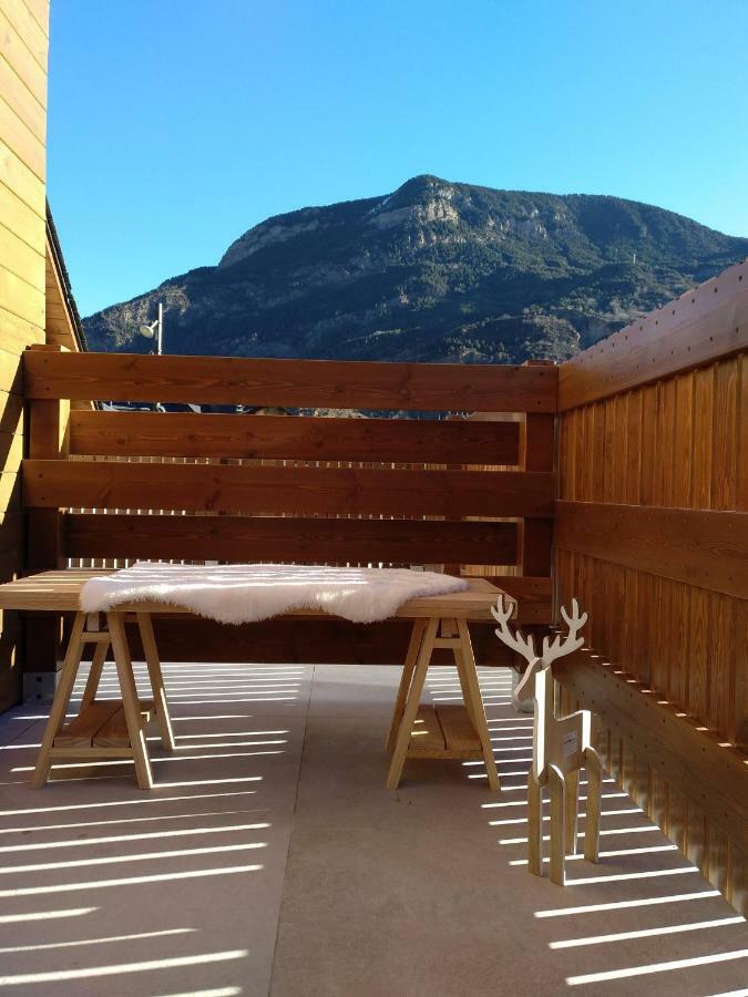 Tuca Del Mont Apartment Benasque Ngoại thất bức ảnh
